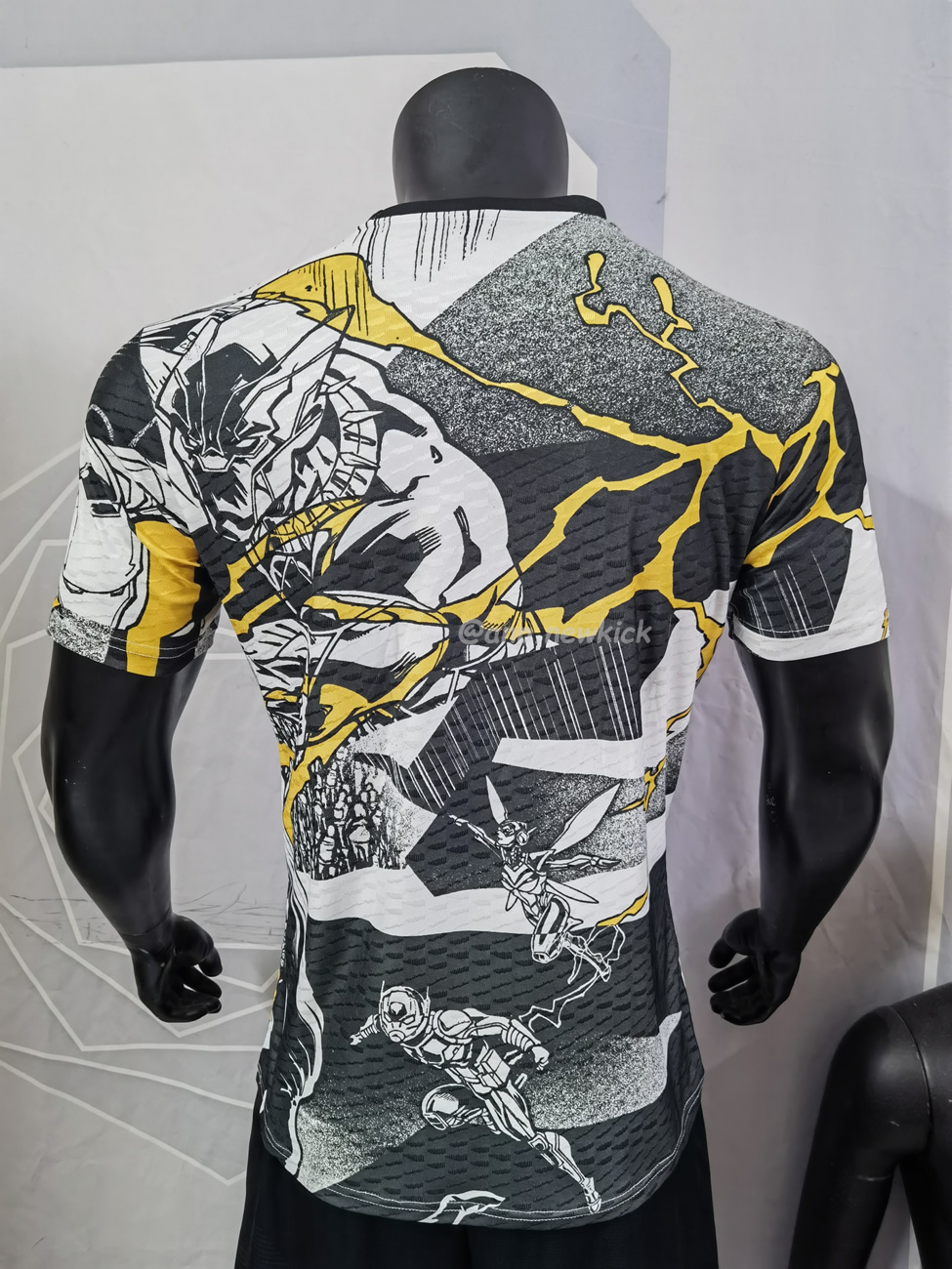 Real Madrid Collaboration (2) - www.newkick.org